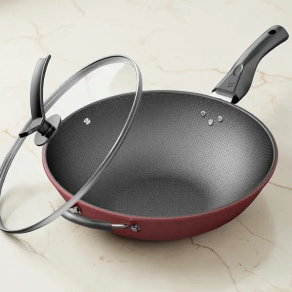 Grote wokpan met deksel
