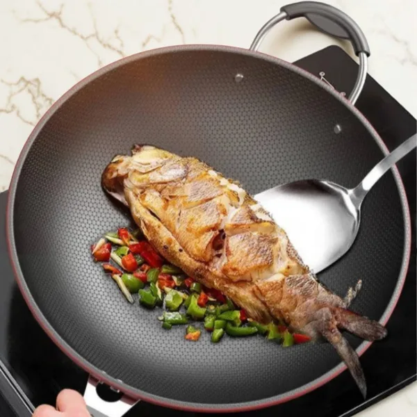 Grote wokpan met deksel